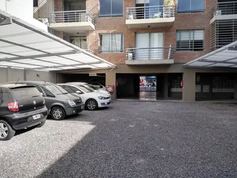 Cochera en Venta Semi Cubierta