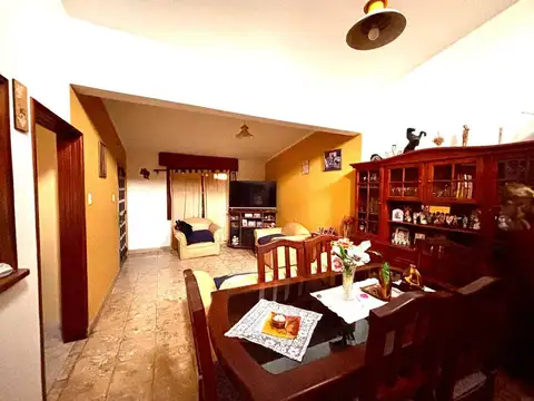 CASA 3 DORMITORIOS BARRIO SAN SALVADOR