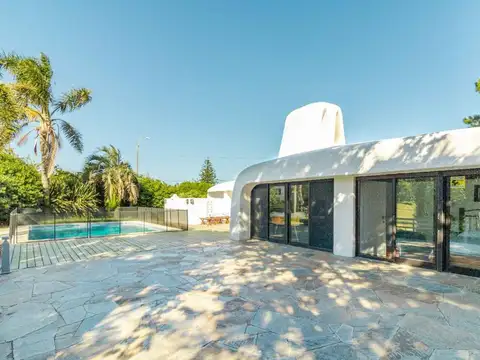 Casa 6 ambientes con 4 baños