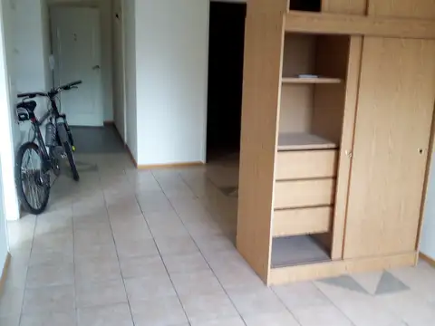 DEPTO EN TIGRE MONOAMBIENTE AMPLIO COCINA SEPARADA. COMPLEJO CON PISICINA TIGRE. MAIPU 313