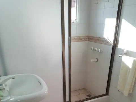 Casa 10 ambientes con 5 baños