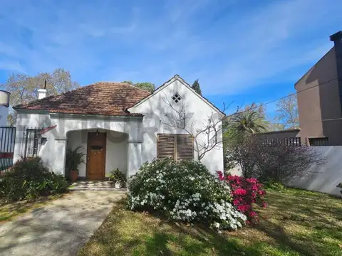 VENTA Casa con 3 dormitorios en José Mármol-Hermoso parque-APTO CREDITO