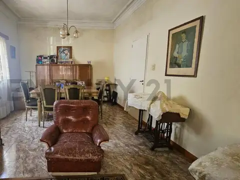 VENTA Casa con 3 dormitorios en José Mármol-Hermoso parque-APTO CREDITO