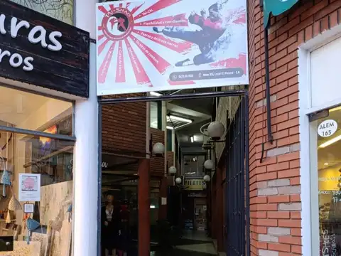 En Venta! Galeria Centrica - 6 Locales Comerciales