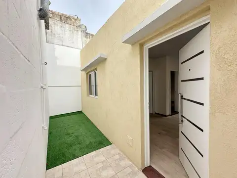Depto Tipo Casa en Venta en Valentín Alsina, USD 66.000