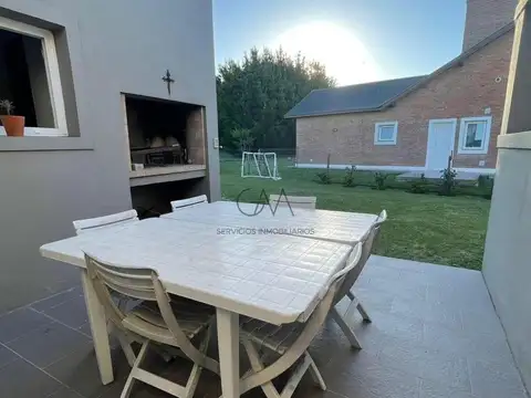 Casa 4 ambientes con 3 baños