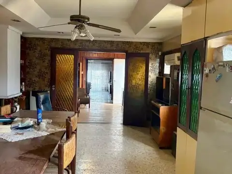 Casa 6 ambientes con 4 baños