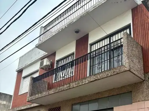 Venta 2 viviendas, 2 locales y fondo libre s/av.B.Sur Mer (c