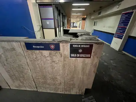 Local en Venta Via Púb.