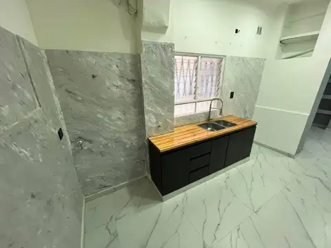 Casa en Alquiler con 2 cocheras