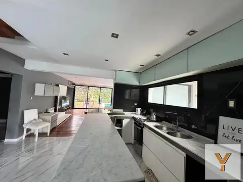 Casa 6 ambientes con 3 baños