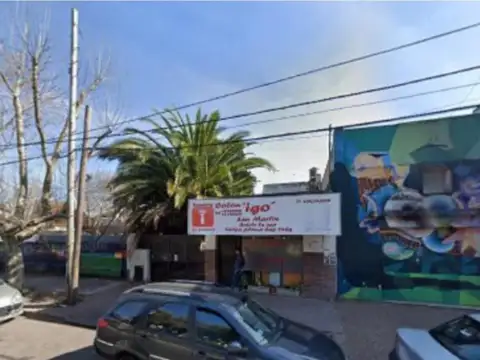 Casa 4 Ambientes con local al frente