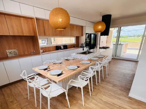 Casa 5 ambientes con 3 baños