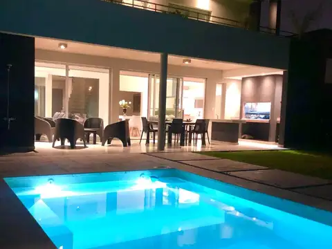 Casa en Venta en Countries y Barrios Cerrados en Guillermo Hudson, USD 450.000