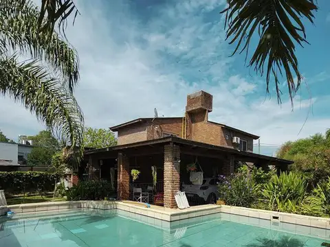 Casa 4 dormitorios con Jardín y Piscina  - Las Garzas 2200 - Funes | Venta