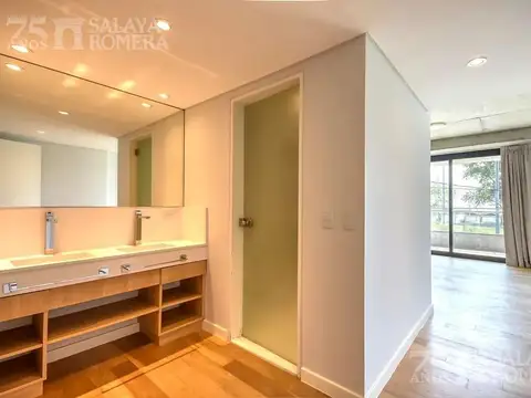 Departamento en Venta con 3 cocheras
