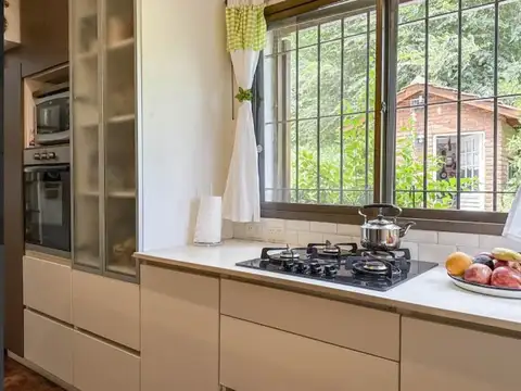 Casa 6 ambientes con 3 baños