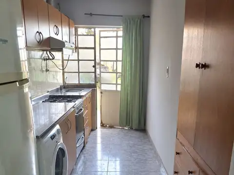 Casa 6 ambientes con 2 baños