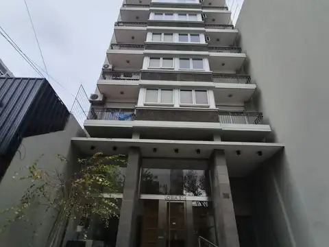 DOS AMBIENTES AL FRENTE CON DOS BALCONES!