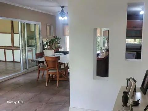 Casa 8 ambientes con 4 baños