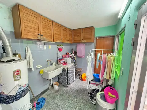 Casa 5 ambientes con 2 baños