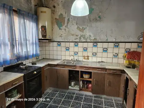 Casa 6 ambientes con 2 baños
