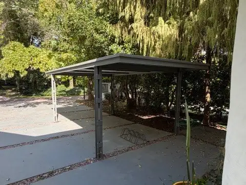 Casa en Alquiler con 1 cochera