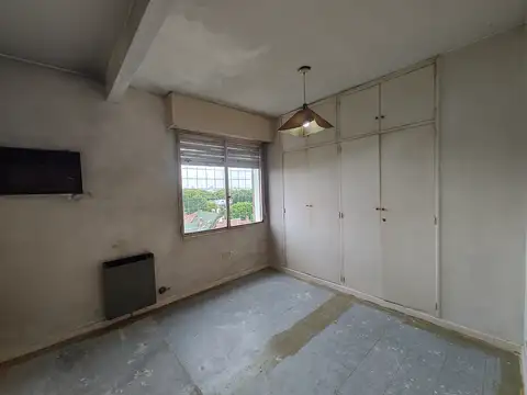 Departamento 4 ambientes en torre – A reciclar – Piso 6 – Muy luminoso – Belgrano R