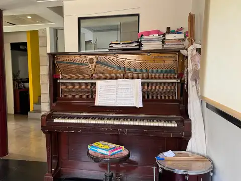 Casa 4 ambientes con 2 baños