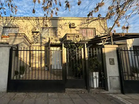 Venta duplex 4 ambientes, cochera y parrila, Apto credito