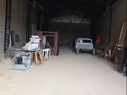 Galpon en Venta 43  mts Fondo