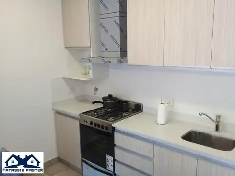 Propiedad con Local comercial y dos departamentos de 1 dor