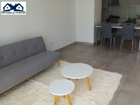 Propiedad con Local comercial y dos departamentos de 1 dor