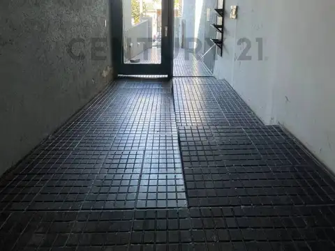 Sol de mayo 600, Piso 0