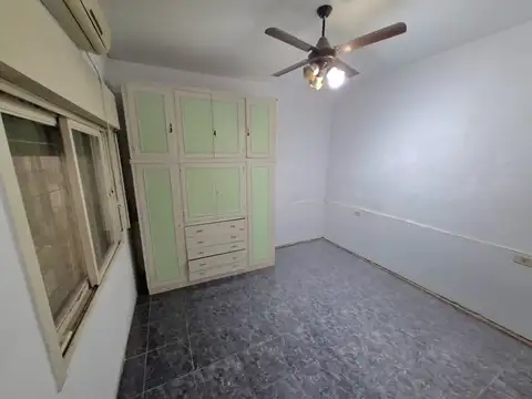 Alquiler amplia vivienda de 3 amb con patio