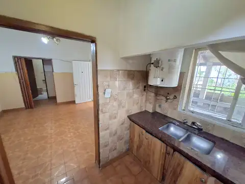 Alquiler amplia vivienda de 3 amb con patio