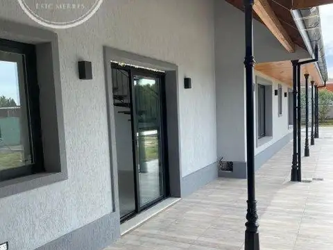 Casa 6 ambientes con 3 baños