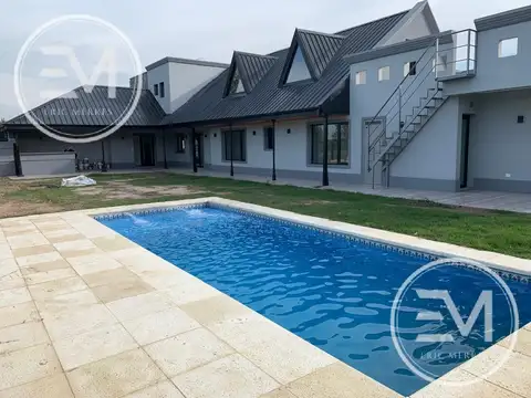 CASA 6 AMBIENTES EN VENTA EN LAGOS DE SAN ELISEO