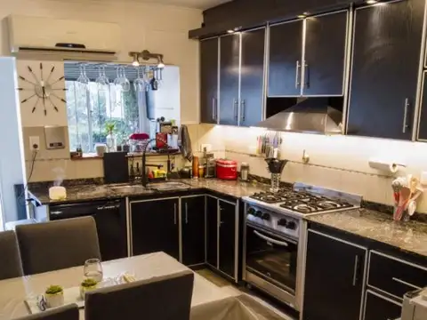 Casa 3 ambientes con 2 baños