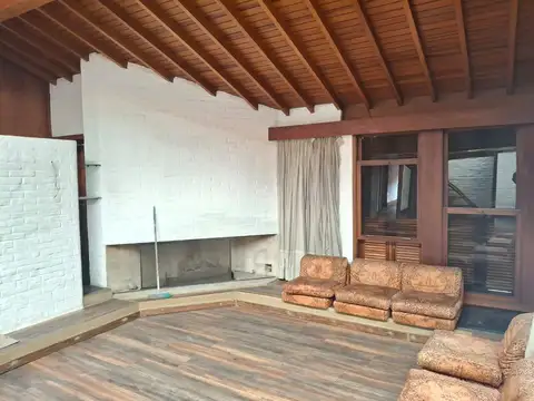 Casa 5 ambientes con 4 baños