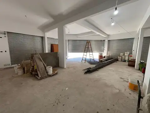 Local esquina a Estrenar 2baños cocina 5 persianas min expensas