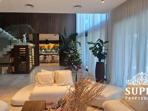 Casa en Venta con 6 cocheras