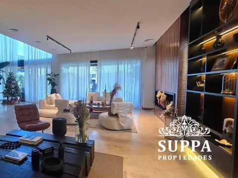 Casa en Venta en Albanueva, USD 2.800.000