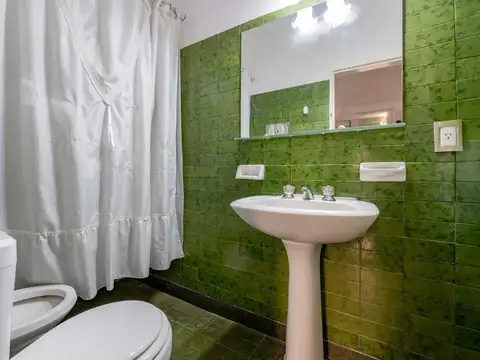 VENTA -  Casa 3 dormitorios, con patio y terraza - Cinco Esquinas, Rosario.