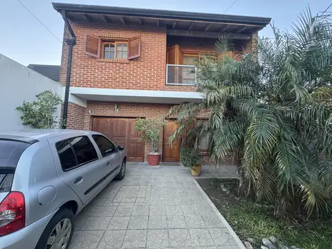 calle 14 entre 159 y 160 , berisso 3670
