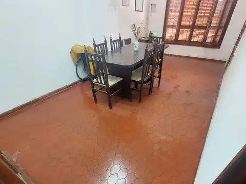 Casa 6 ambientes con 1 baño