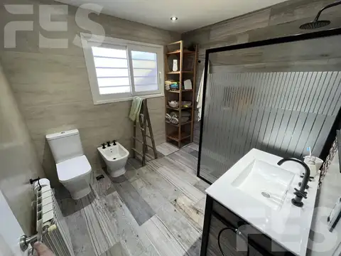 Casa 5 ambientes con 3 baños