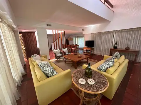 Casa en Alquiler de 3 dormitorios