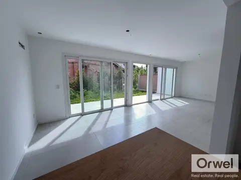 Casa 5 ambientes con 3 baños