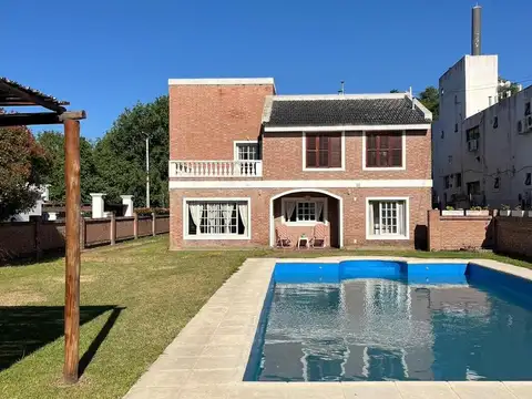 Casa 7 ambientes con 3 baños